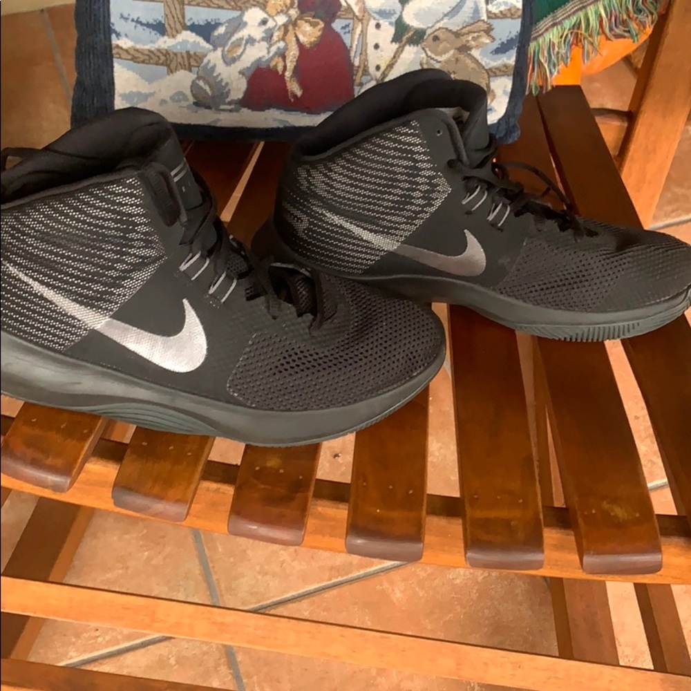 Men’s Nike Air Precision Basketball Sneaker